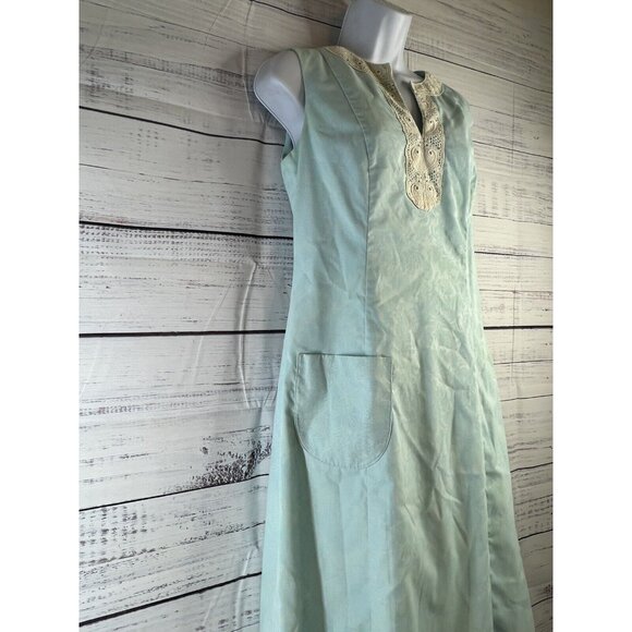 Vintage 1960s Lilly Pulitzer Blue Floral Sleeveless Dress with crochet lace trim - Picture 3 of 11